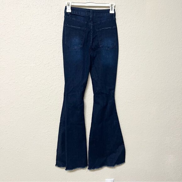 YMI Gigi Fit Bell Bottom Flared Jeans Women's Size 1/25 Blue High Rise 5-Pocket - Picture 3 of 7